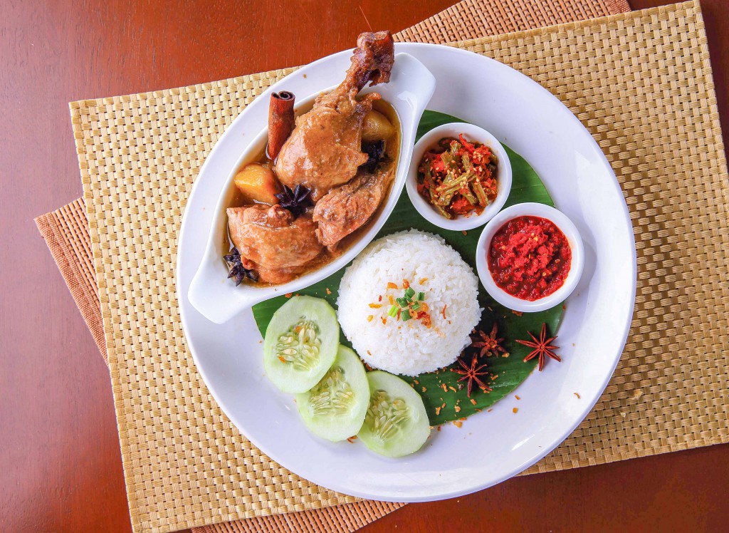 娘惹豆酱焖鸡饭（Pong Teh Chicken Rice）