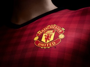 Fa12_Authentic_Manu_H_Crest_SM_R-625x468